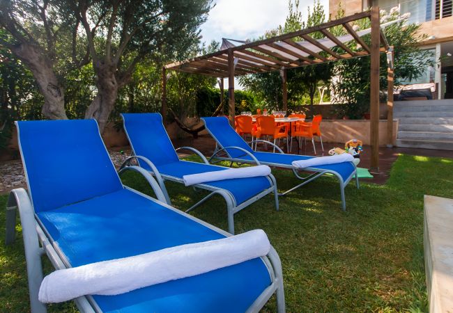 Villa en Alcudia con piscina y jardín, alquiler