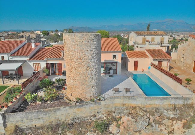 Schöne Villa in Muro mit Blick auf das Meer