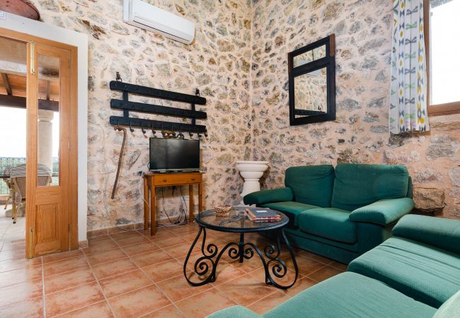 Ferienwohnung in Maria de la salut - Apartment in rural house, YourHouse Deulosal