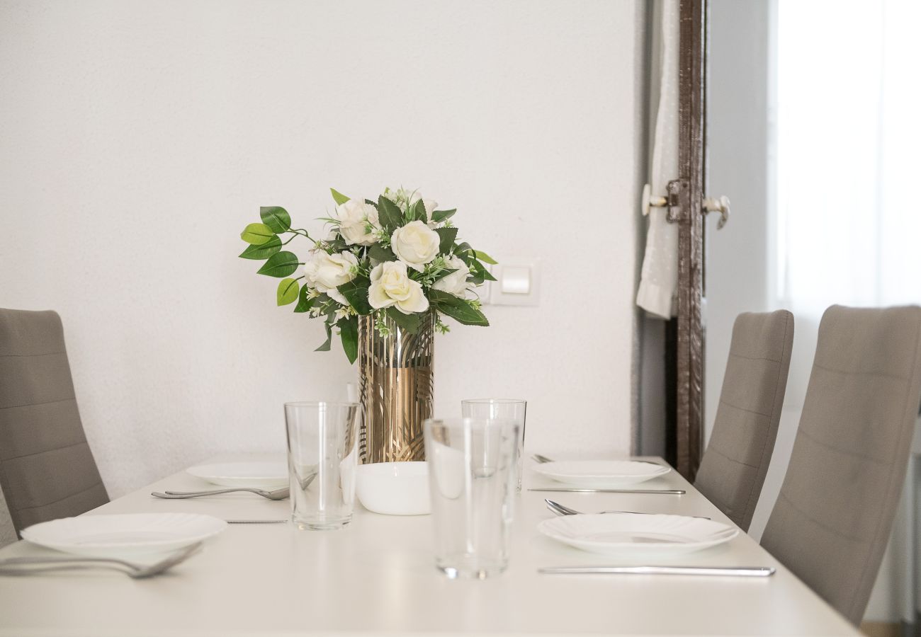 Apartment in Seville - YourHouse Feria